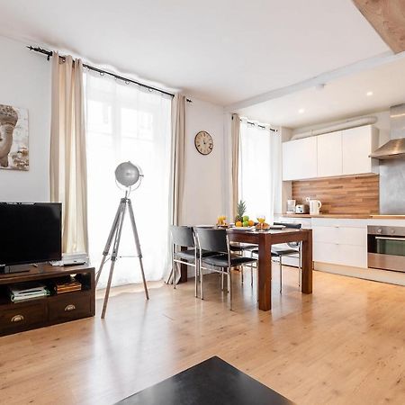 Rue Cler - Eiffel Tower City Apartment Paris Eksteriør bilde