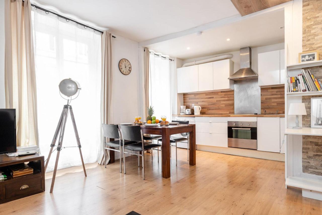 Rue Cler - Eiffel Tower City Apartment Paris Eksteriør bilde